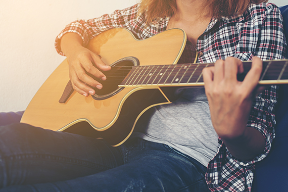 LES GUITARES ACOUSTIQUES